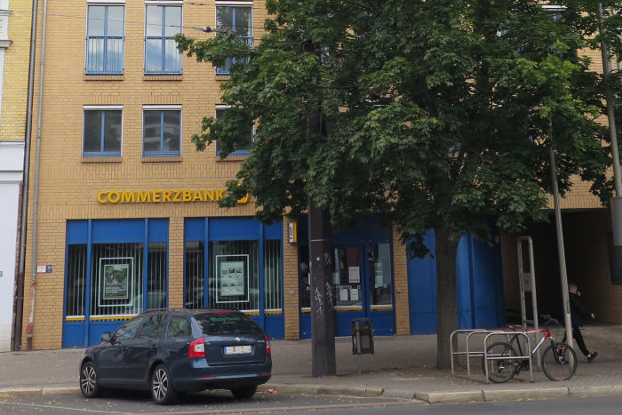 B_2021/Halber_120_2020_07_04_Commerzbank.jpg
