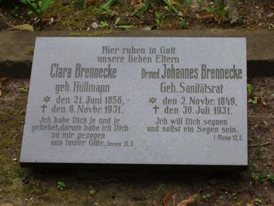 Grabstein Johannes und Clara Brennecke